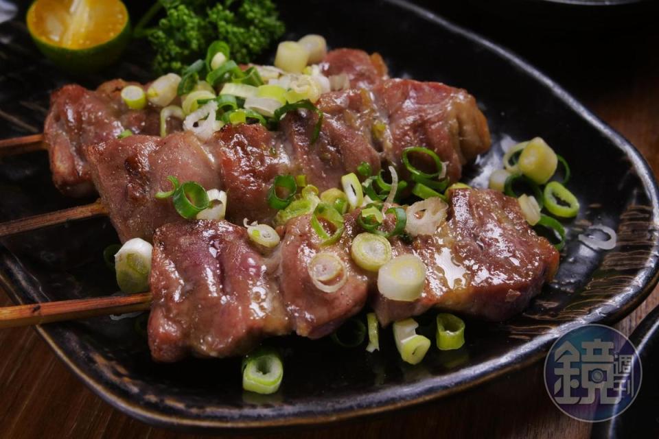 來宜蘭就是要吃鴨，串燒中少見「鹽烤鴨肉串」考驗鴨肉品質。（150元／2串）