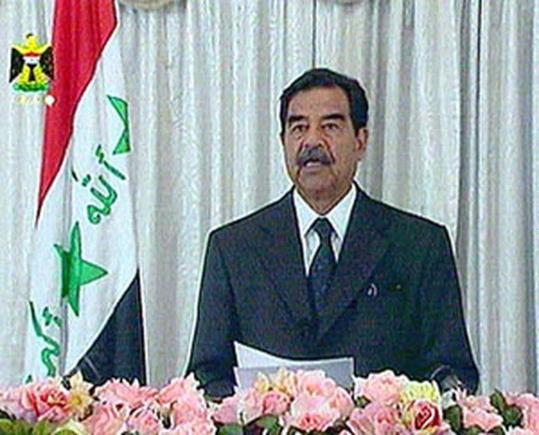 Saddam Hussein dirige un discurso televisivo el 17 de julio último, fecha en que se conmemoró su llegada al poder, hace 34 años