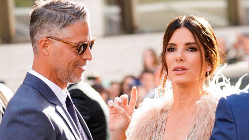 Bryan Randall junto a Sandra Sandra Bullock