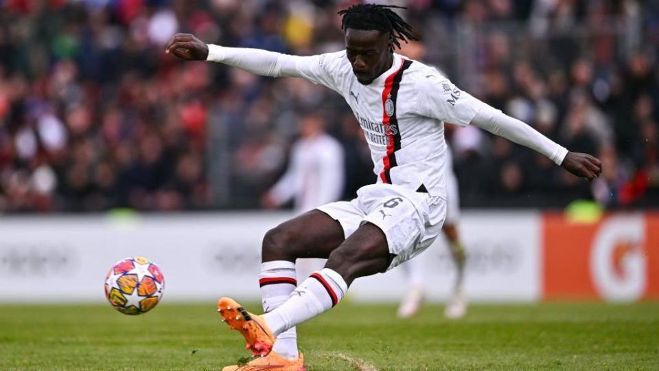 Clinton Nsiala in action for Milan