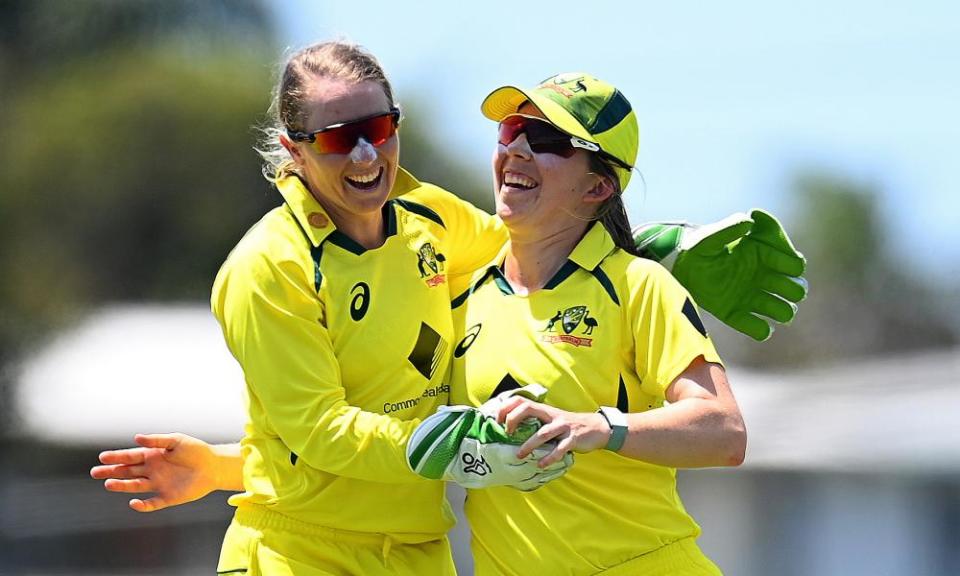 Southern Stars players celebrate a wicket, Australia v India