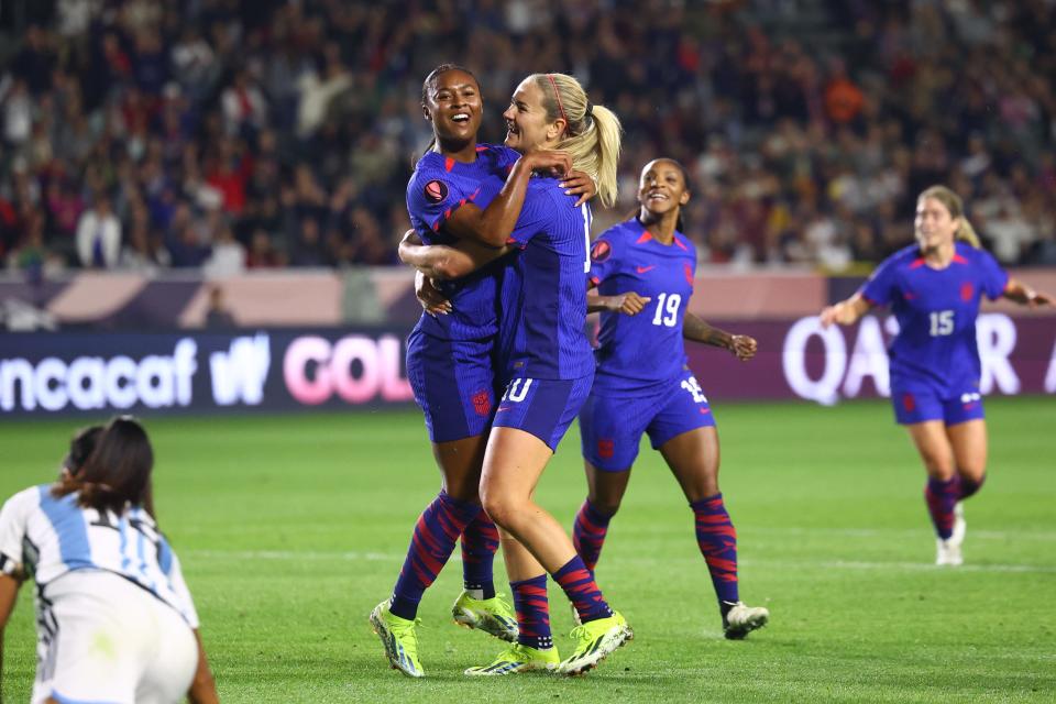 Jaedyn Shaw (8) celebrates a goal with captain Lindsey Horan.