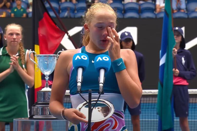 Una imagen de hace doce meses: el llanto de Andreeva tras perder la final junior del Australian Open