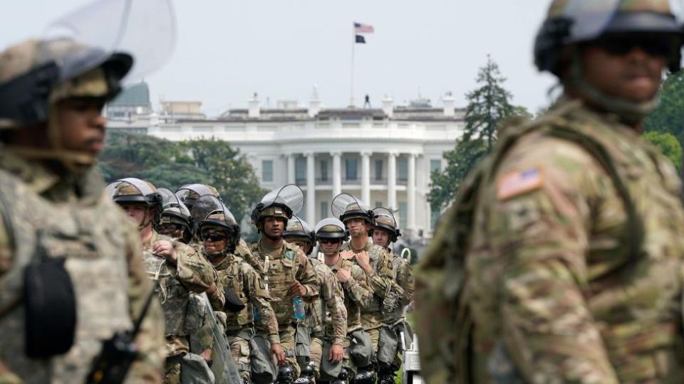 Guardias Nacionales frente a la Casa Blanca