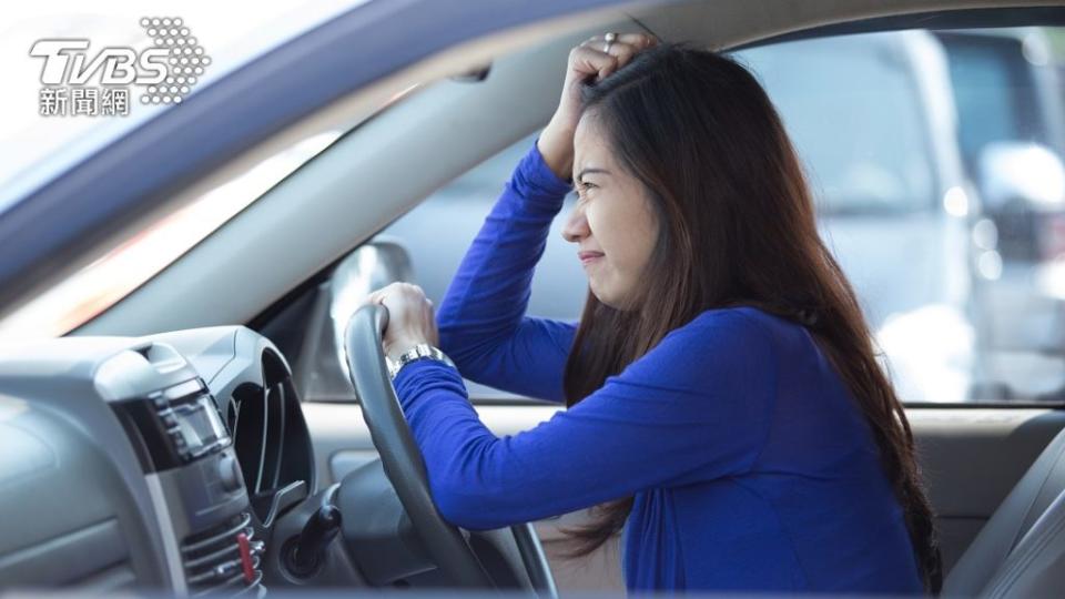 開車上路，角度與距離的拿捏都需要經驗累積。（示意圖，與當事人無關／Shutterstock達志影像）