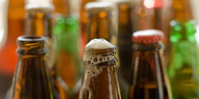 5 Easy Hacks To Open Beer Bottle Without Using An Opener