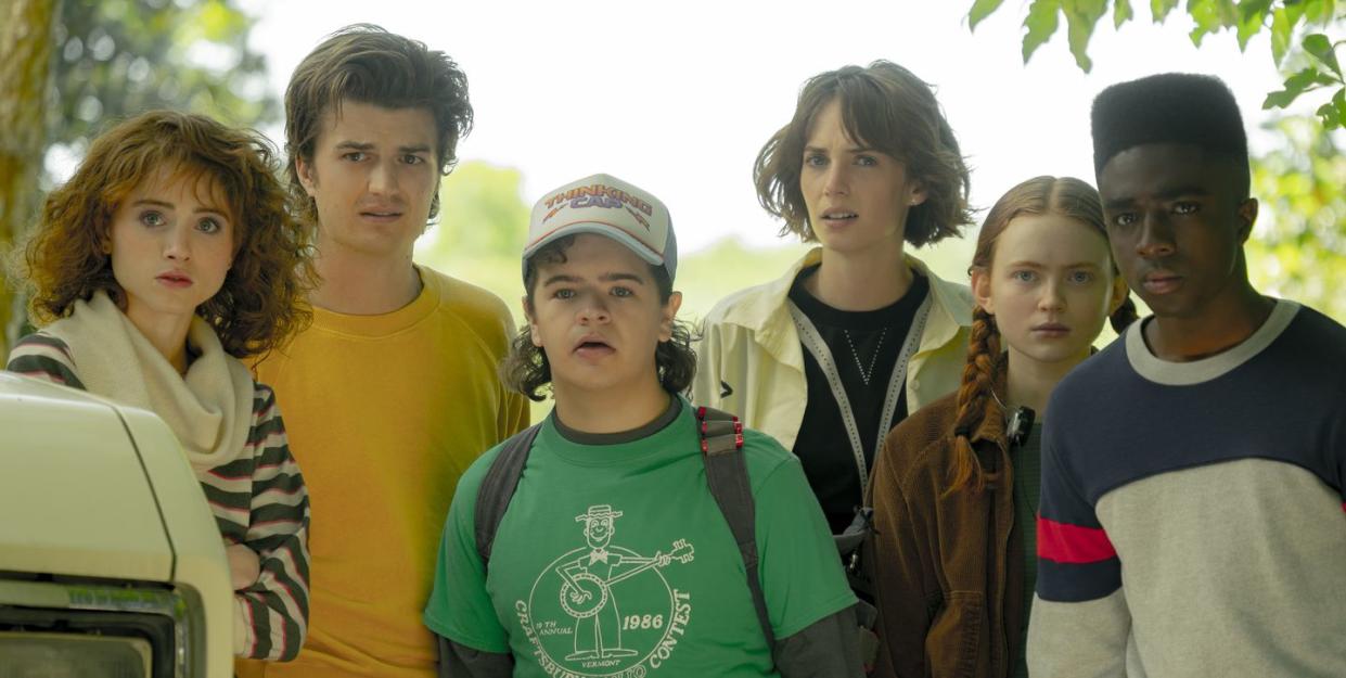 natalia dyer, joe keery, gaten matarazzo, maya hawke, sadie sink, caleb mclaughlin, stranger things, season 4