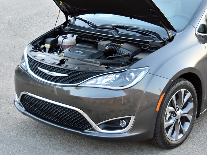 2017 Chrysler Pacifica engine photo