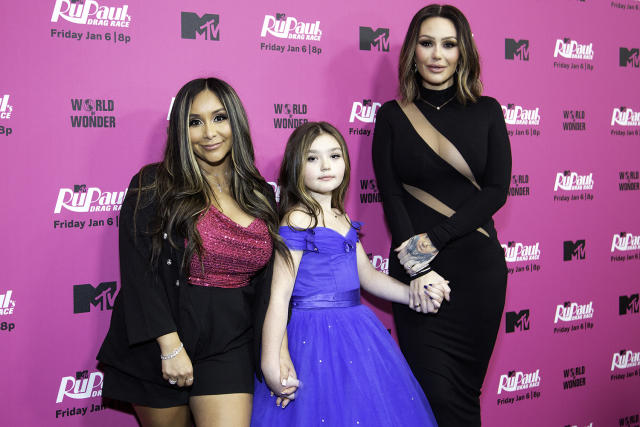 Star Tracks: Haim Sisters, Eva Longoria, Kate Hudson, Billy Idol [PHOTOS]