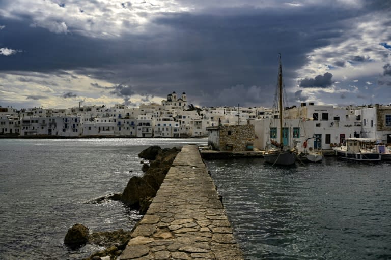 Las casas blancas de la localidad griega de Naoussa, en la isla griega de Paros, en una imagen del 6 de abril de 2023 (Louisa Gouliamaki)