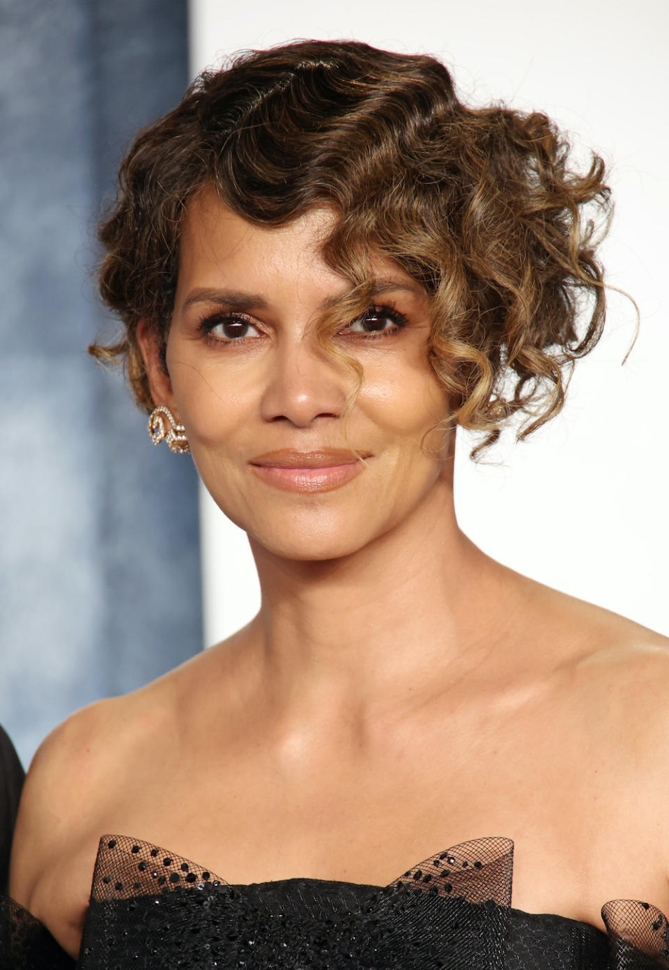 Halle Berry attends the 2023 Vanity Fair Oscar Party hosted by Radhika Jones at Wallis Annenberg Center for the Performing Arts on March 12, 2023 in Beverly Hills, California