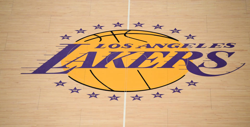 <p>Und wieder zurück zum Basketball: Auch die Lakers aus Los Angeles sind insgesamt 3,3 Milliarden Dollar wert – genauso viel, wie die New York Giants. Lange Zeit galten die Lakers als teuerstes Team der NBA. Der neue Megastar des Teams ist LeBron James, der zur Saison 2018/19 von den Cleveland Cavaliers zu den Lakers wechselte. </p>