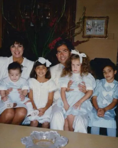 <p>Kris Jenner Instagram</p> Kris Jenner and Robert Kardashian Sr. with their kids, Robert, Kourtney, Khloe, and Kim