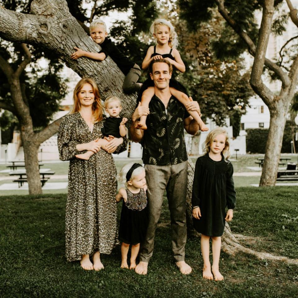 James Van Der Beek and wife Kimberly Van Der Beek with their five children | Jillian Goulding Photography