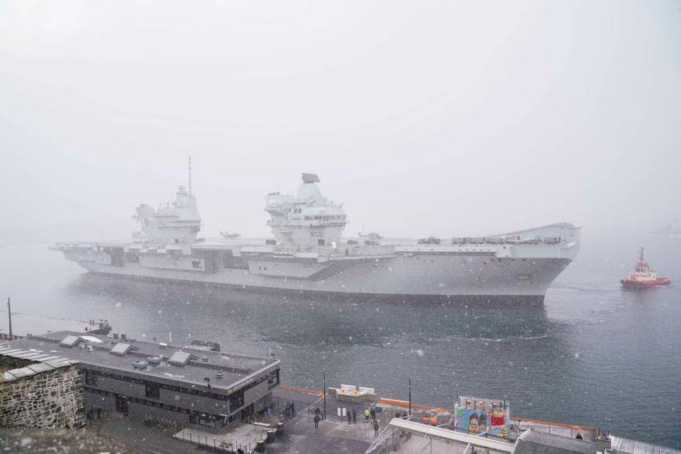 Die HMS Queen Elizabeth, nun im Hafen von Oslo, ist 284 Meter lang und 73 Meter hoch. Der Nato-Flugzeugträger kann bis zu 40 Kampfflugzeuge transportieren. - Copyright: picture alliance / NTB | Stian Lysberg Solum