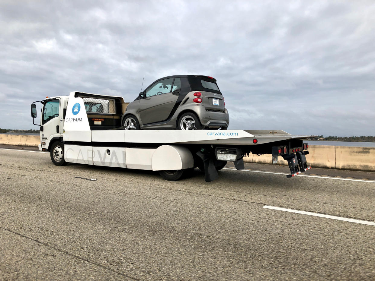 12/22/2019 Orlando FL- Carvana.com delivery truck with Smart car on deck