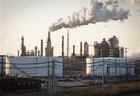 The Philadelphia Energy Solutions oil refinery owned by The Carlyle Group is seen in Philadelphia March 24, 2014. REUTERS/David M. Parrott