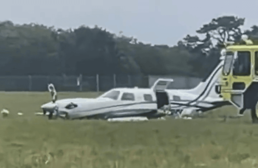 79歲機師在空中突然昏迷，女乘客接手操作飛機安全著陸。（翻攝自fl360aero推特）
