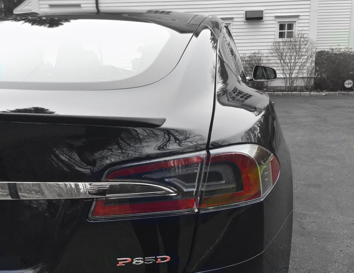Bystander sees Tesla owner loading kids into trunk seats, immediately reports abduction
