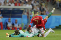 <p>Pile up: Cristiano Ronaldo collides with Gerard Pique and David De Gea. (AP) </p>