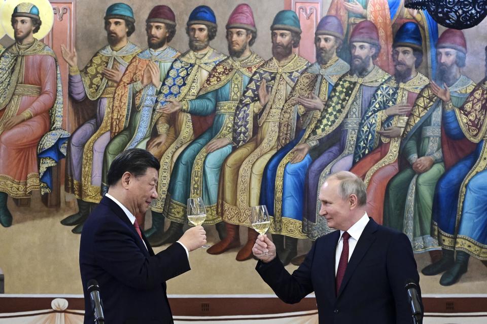 Russian President Vladimir Putin, right, and Chinese President Xi Jinping toast during their dinner at The Palace of the Facets, a building in the Moscow Kremlin, Russia, Tuesday, March 21, 2023. (Pavel Byrkin, Sputnik, Kremlin Pool Photo via AP)