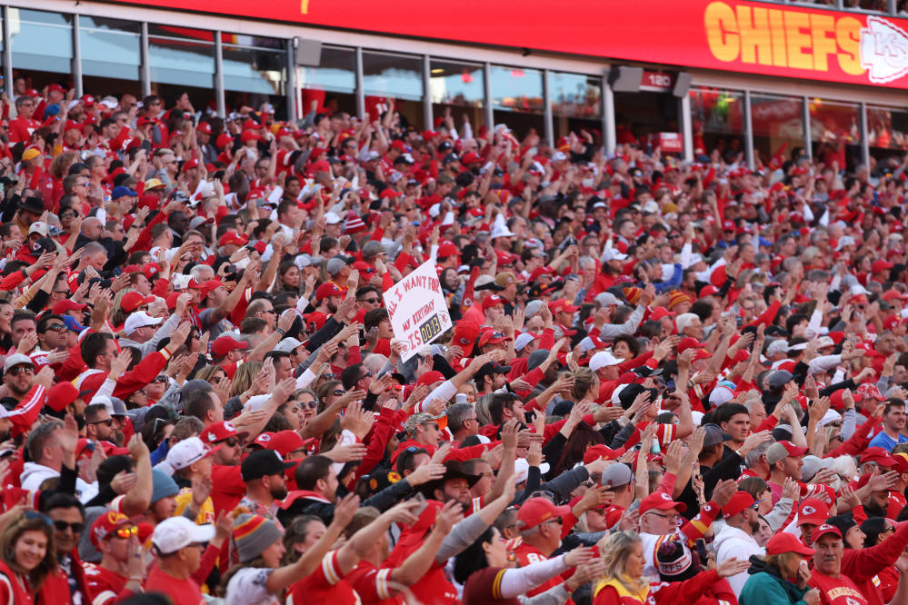 Kansas City Chiefs ban fans from wearing American Indian headdresses, face  paint - Washington Times