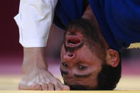 <p>Kazakhstan's Islam Bozbayev (white) and Azerbaijan's Mammadali Mehdiyev compete in the judo men's -90kg elimination round bout during the Tokyo 2020 Olympic Games at the Nippon Budokan in Tokyo on July 28, 2021. (Photo by Franck FIFE / AFP)</p> 