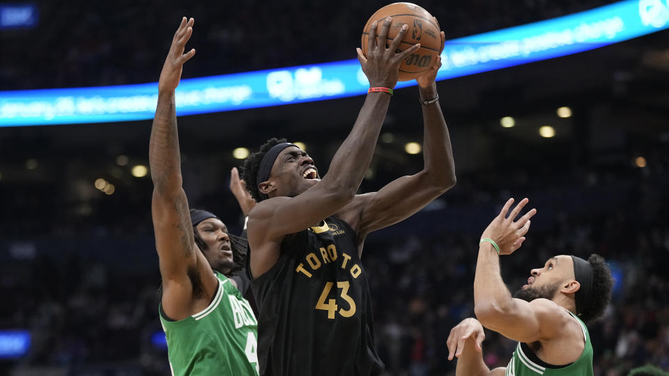 Les Raptors sont sur une séquence de trois défaites consécutives après être tombés face aux Celtics.  (PRESSE CANADIENNE/Frank Gunn)
