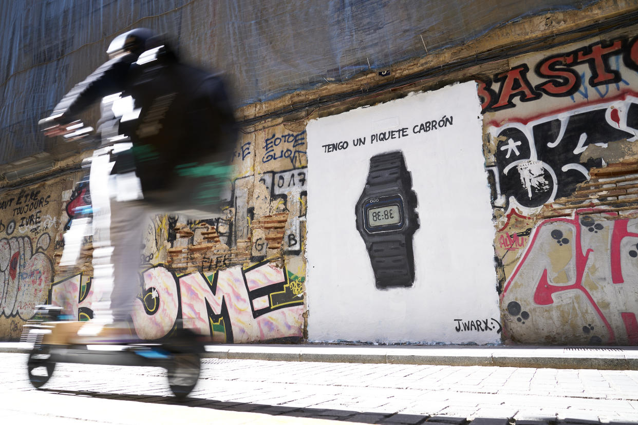  Un grafiti de un reloj Casio con el texto 'Tengo un piquete cabron' se ve el 18 de enero de 2023 en Valencia, España. El grafiti se ha realizado tras la publicación de la canción de Shakira dedicada a Gerard Piqué. (Foto de fotopress/Getty Images)