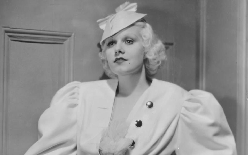 Sie wurde "The Blonde Bombshell" genannt: Jean Harlow, die Urmutter der Leinwand-Sexbomben. Doch die Schauspielerin wurde nur 26 Jahre alt. Während der Dreharbeiten zu "Saratoga" 1937 verstarb sie plötzlich an den Folgen von Nierenversagen. (Bild: Evening Standard/Hulton Archive/Getty Imagesx)