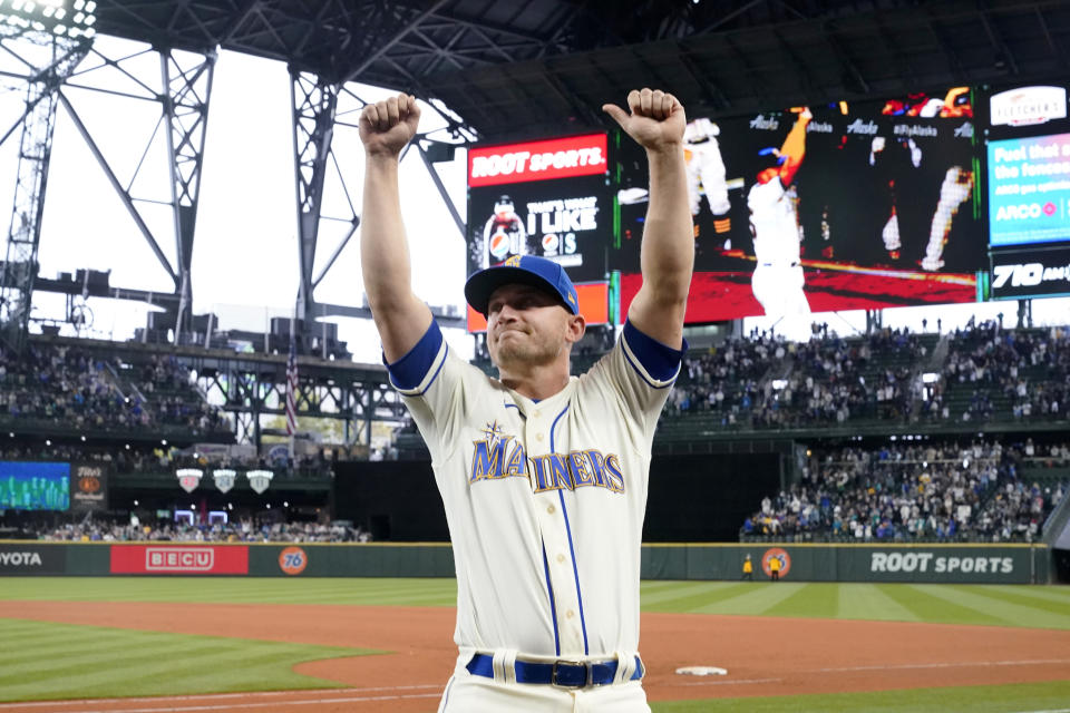 Seattle Mariners third baseman Kyle Seager motions to fans after a baseball game against the Los Angeles Angels, Sunday, Oct. 3, 2021, in Seattle. (AP Photo/Elaine Thompson)