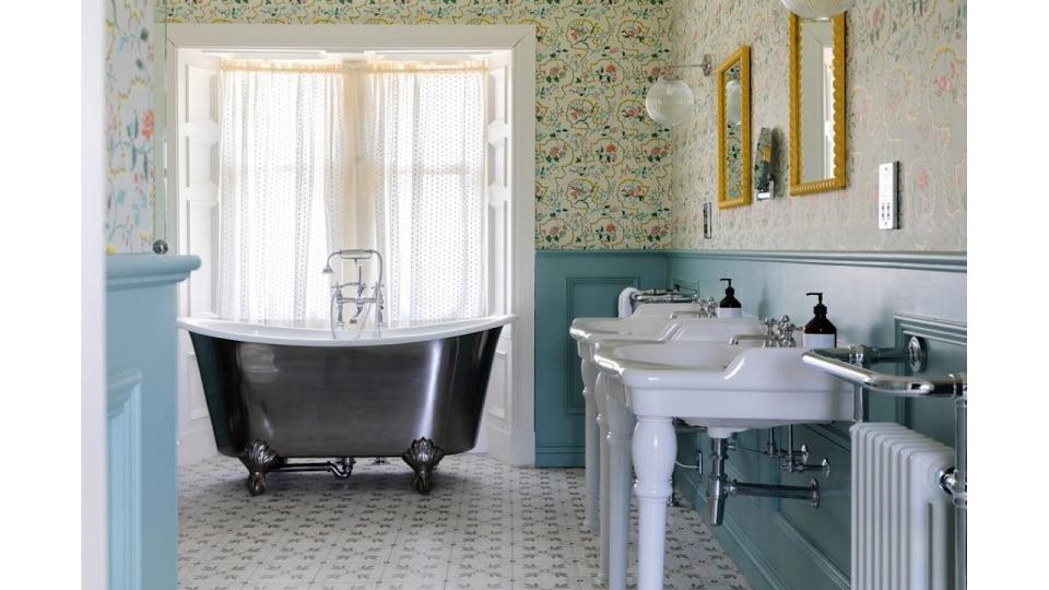 standalone bathtub