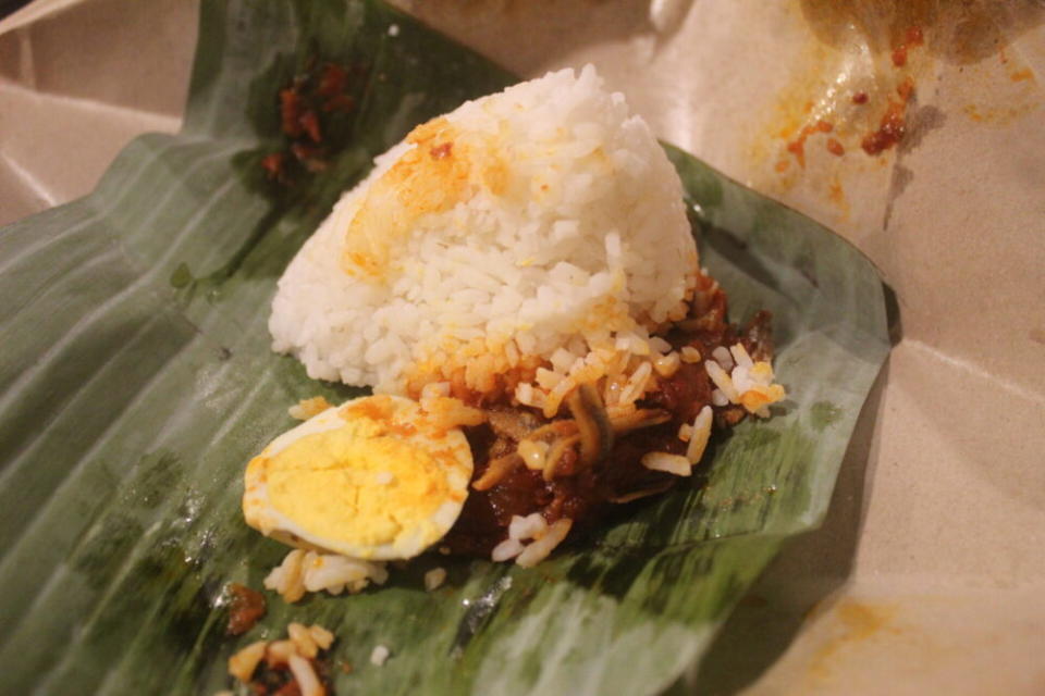 Kopitiam 143 - Nasi lemak action shot