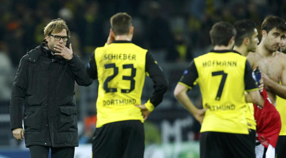 Borussia Dortmund's coach Juergen Klopp (L) reacts after losing to Arsenal in their Champions League Group F soccer match in Dortmund November 6, 2013. REUTERS/Ina Fassbender (GERMANY - Tags: SPORT SOCCER)