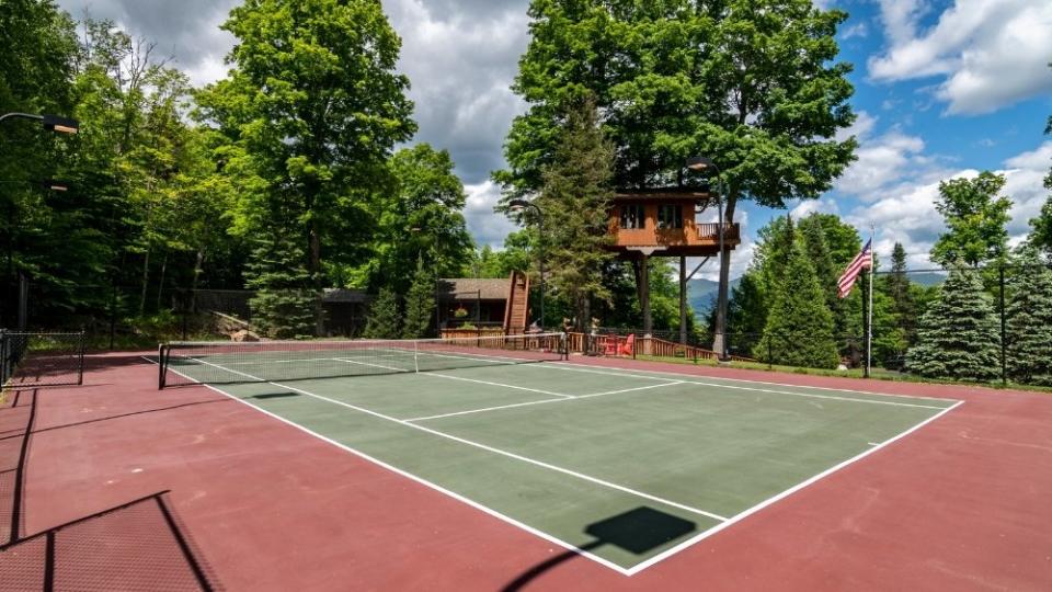 homes near adirondack mountains