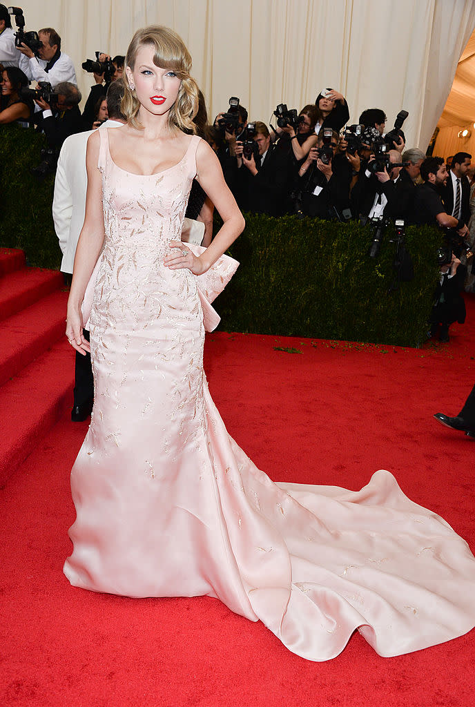 Taylor Swift at the 2014 Met Gala, red carpet, Lorraine Schwartz, Oscar de la Renta, Christian Louboutin, Charles James: Beyond Fashion, pink satin organza gown