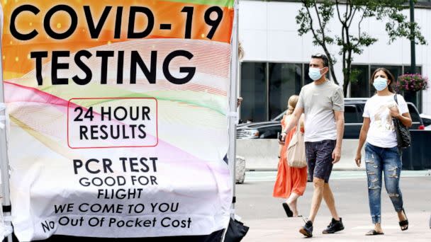 PHOTO: People wear masks near a COVID-19 walk-up testing site, on June 6, 2022 in New York City. (View Press/Corbis via Getty Images, FILE)