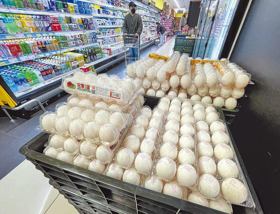 台灣近日出現蛋荒，雞蛋的批發價漲至每台斤55元，創歷史新高。圖為賣場陳列的雞蛋。（資料照／陳信翰攝）