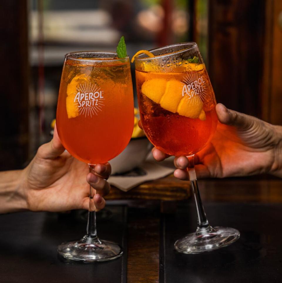 El mejor brindis de San Valentín puede esperarte en Novecento.