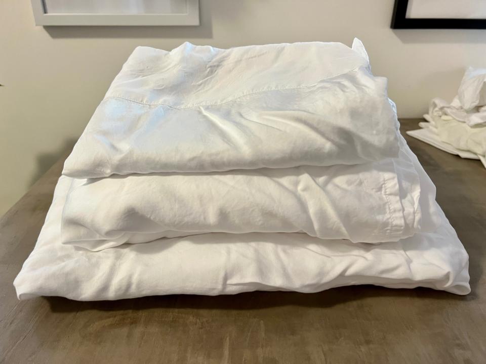 best cooling sheets, Stacked sheet set on table