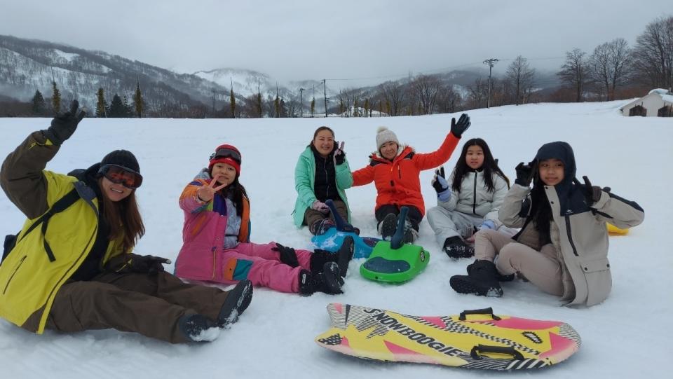 新林國小師生於滑雪場學習滑雪 掌握初階滑雪技巧