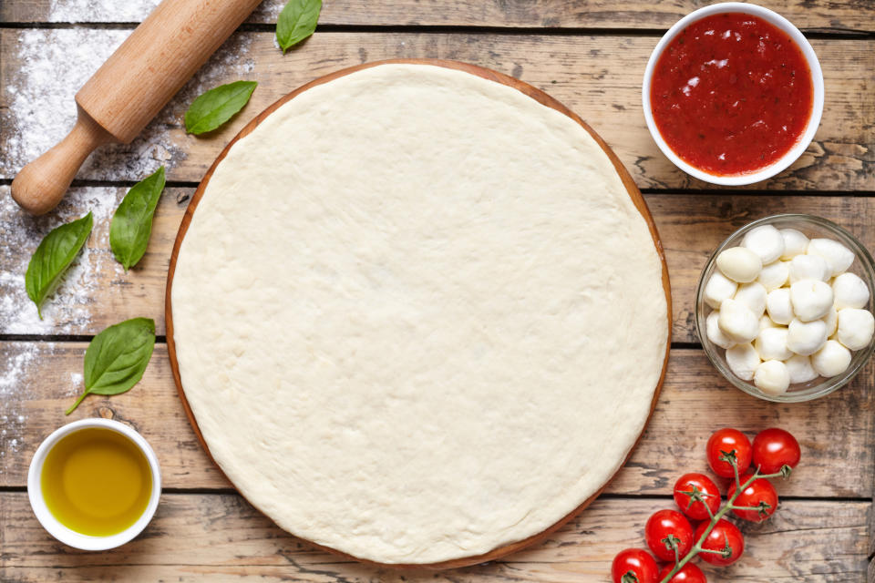 Eine köstliche italienische Pizza kann leicht zu Hause gemacht werden. (Symbolbild: Getty Images)