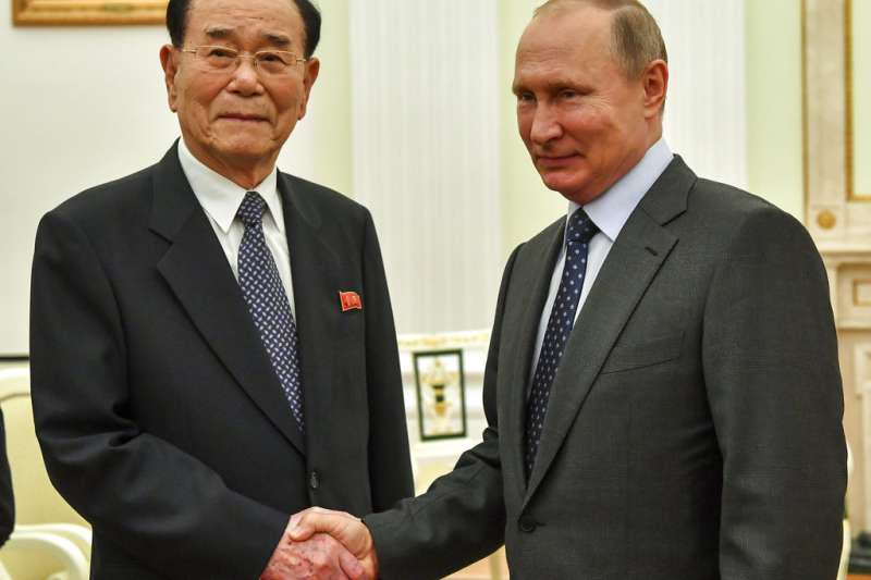 2018年6月14日，俄羅斯總統普京會見前來參加開幕式的北韓最高人民會議委員長金永南。（AP）