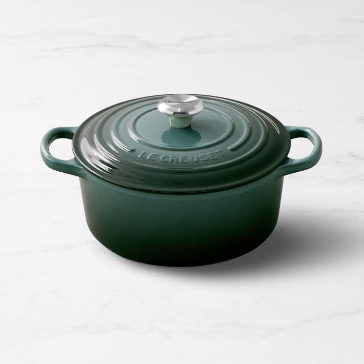 Le-Creuset-Signature-Enameled-Cast-Iron-Round-Oven