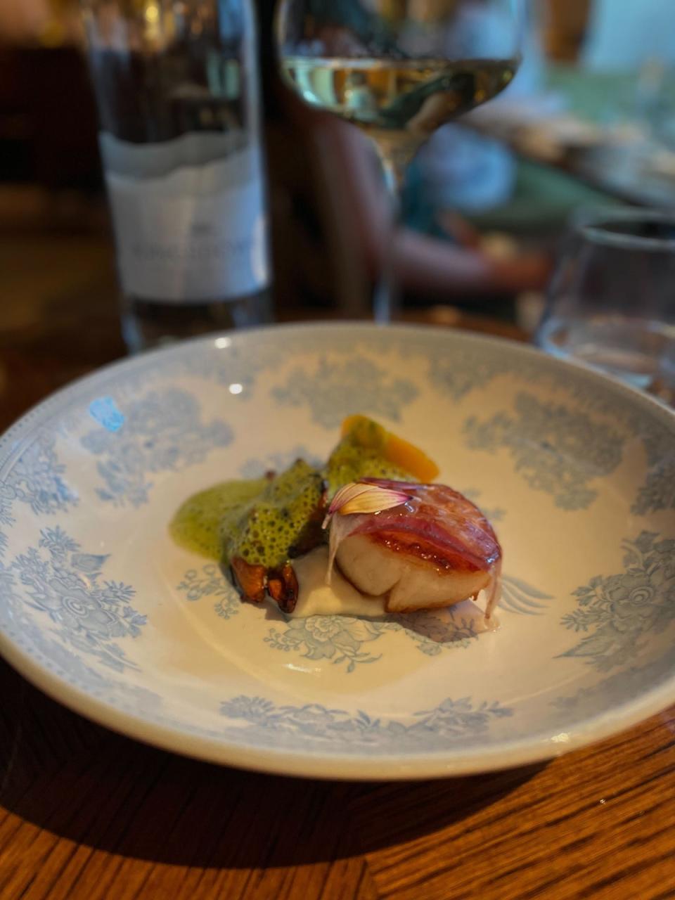 20 Berkeley’s menu is a love letter to British produce, such as scallops (Hannah Twiggs)