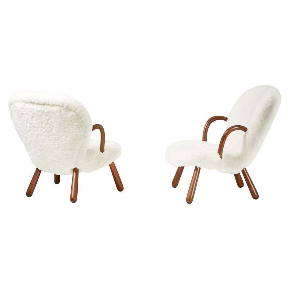 40) Clam Chair