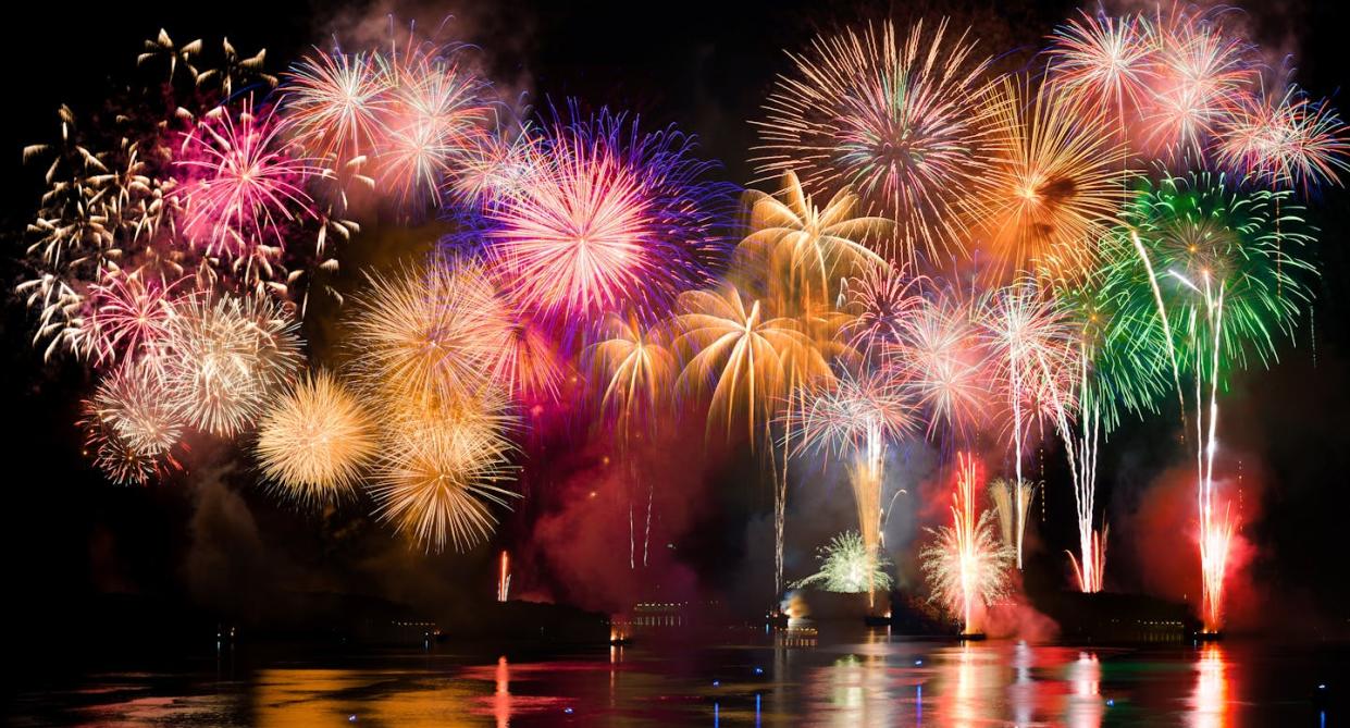 Fireworks are a class of explosive pyrotechnic devices that commonly come in around seven colors. <a href="https://www.shutterstock.com/image-photo/colorful-fireworks-class-explosive-pyrotechnic-devices-301481006?src=U1mkX56Xf_XpIfIlgO2u2Q-1-14&studio=1" rel="nofollow noopener" target="_blank" data-ylk="slk:Shahril KHMD/Shutterstock.com;elm:context_link;itc:0;sec:content-canvas" class="link ">Shahril KHMD/Shutterstock.com</a>