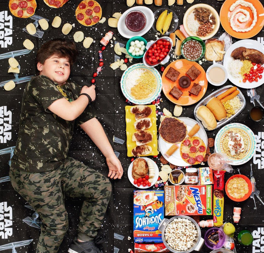 Für sein Fotoprojekt dokumentierten die Kinder eine Woche lang, was sie gegessen haben. (Bild: Instagram / Gregg Segal / Verlag: powerHouse Books)