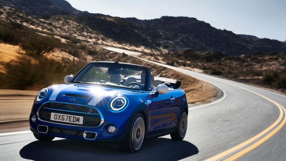 Frischluft-Mini: Die Motoren im aufgefrischten Mini Cabrio leisten von 75 kW/102 PS bis 141 kW/192 PS. Foto: BMW