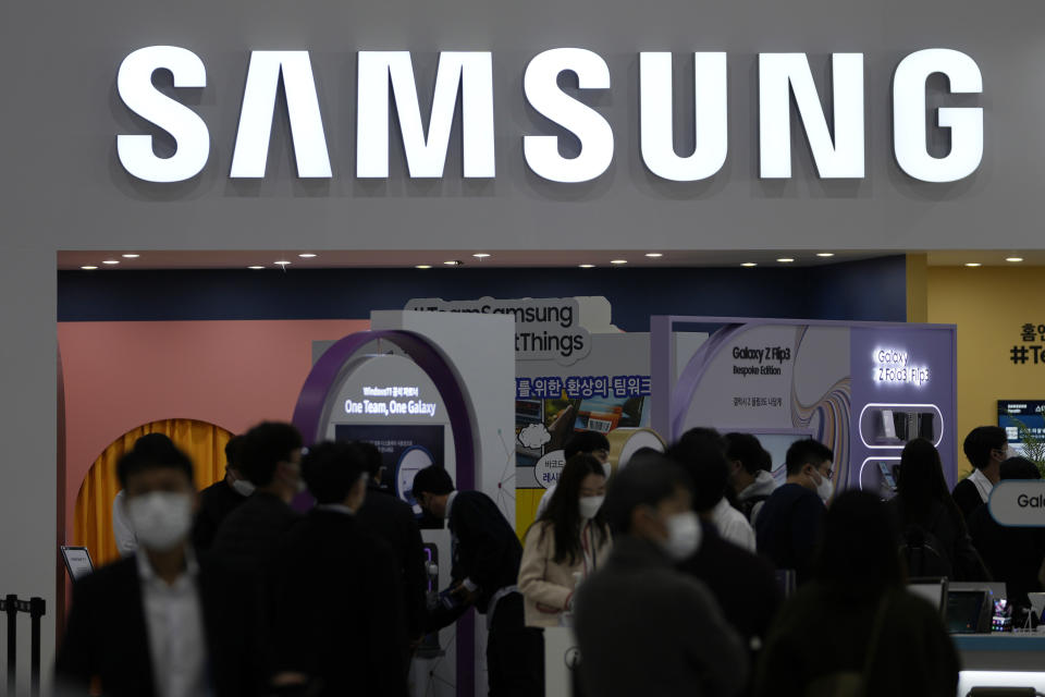 A logo of Samsung Electronics is seen at Korea Electronics Show in Seoul, South Korea, Thursday, Oct. 28, 2021. Samsung Electronics Co. said Thursday its operating profit for the last quarter rose by more than 53% from the same period last year as it continued to thrive during the pandemic while relying on its dual strength in parts and finished products. (AP Photo/Lee Jin-man)